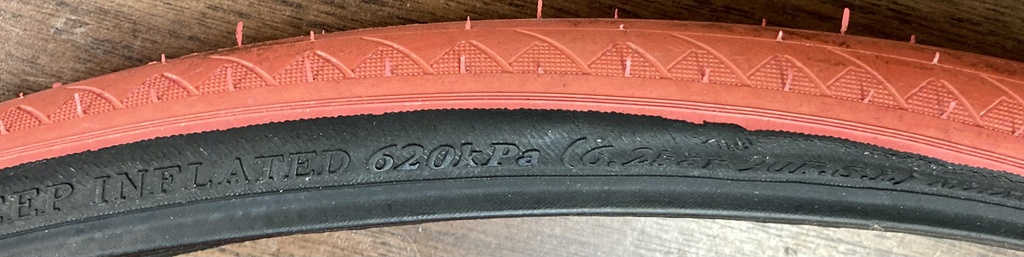 Soma Tire Everwear 700X26C Steel Blackwall with Red tread